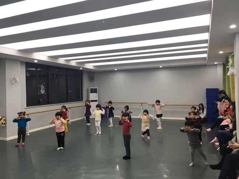 舞蹈房裝修時(shí)，舞蹈地膠該如何選擇？